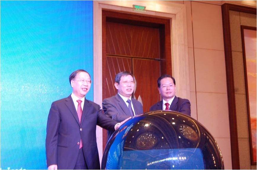 第十五届中国国际工业博览会开幕论坛畅谈工业发展