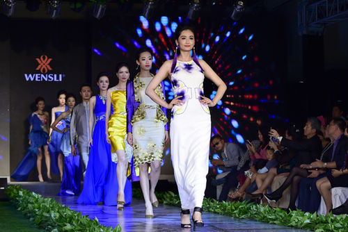 中国国际丝绸博览会暨中国国际女装展览会在杭州·浙江世贸国际展览中心盛大举行