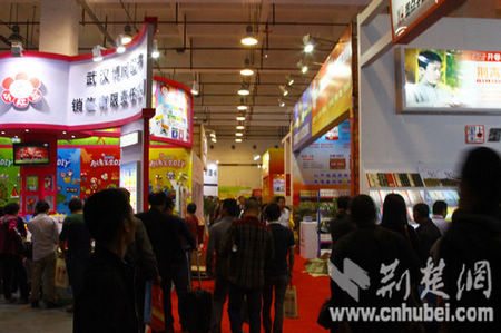 第13届华中图书交易会在武汉科技会展中心开幕
