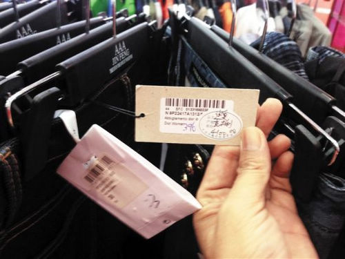 海口奢侈品展会卖砧板 市民称像农贸市场