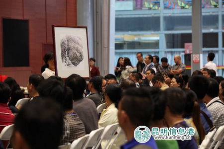 云南文博会义拍书画捐灾区 作家夏天敏国画拍得4万余元