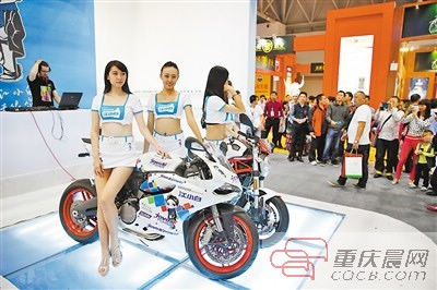 90后模特轻松月入万元 一年展会超500场