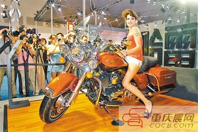 90后模特轻松月入万元 一年展会超500场