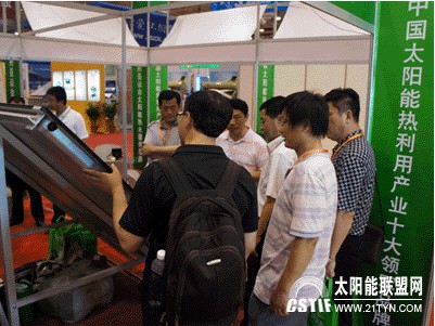 前来五星展台了解五星产品的客户络绎不绝