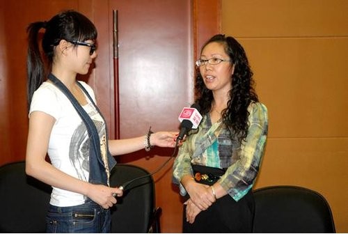 深圳电视台采访与会企业代表