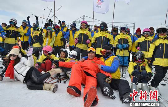 第12届乌鲁木齐“丝路”冰雪风情节开幕