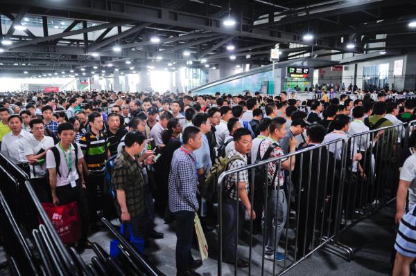 一个医疗展搞瘫上海? 有点夸张但暴露国家会展中心新问题