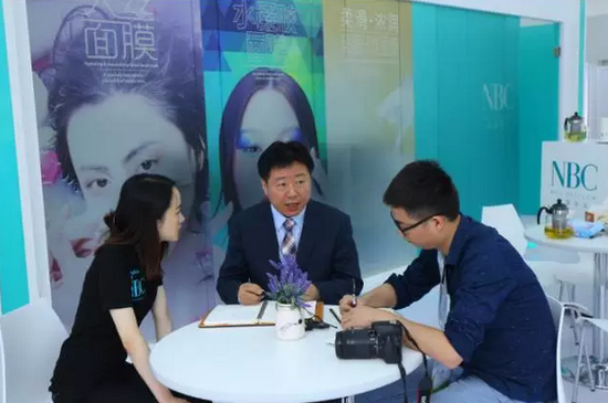 图：诺斯贝尔韩国研究所金善英博士接受《化妆品观察》的专访