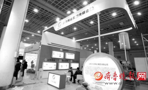 金博会上，各参展企业站台已经搭好。