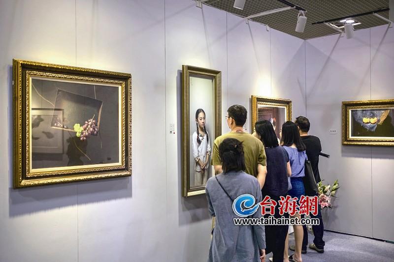 第三届艺术厦门博览会昨在会展中心开幕 上万件艺术精品亮相鹭岛
