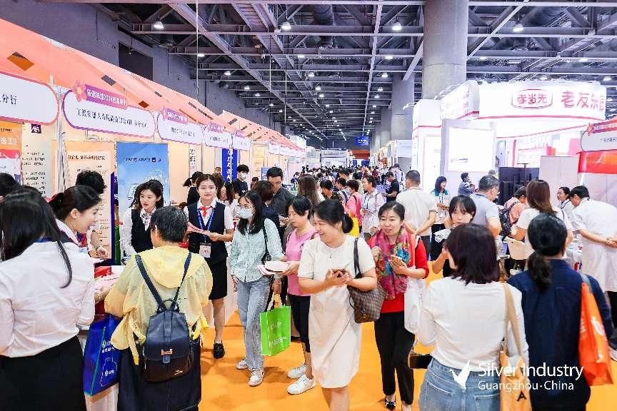 乐活羊城2024银发集市现场2 组委会供图