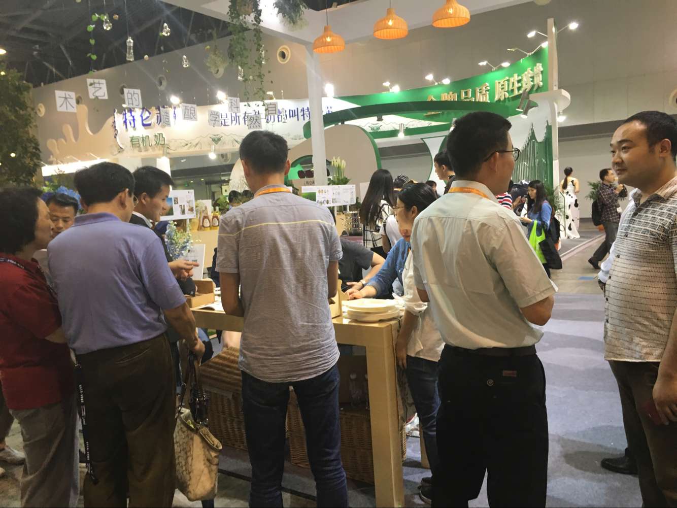 “放心食品进上海”带您进入上海高档社区/2016上海食品展