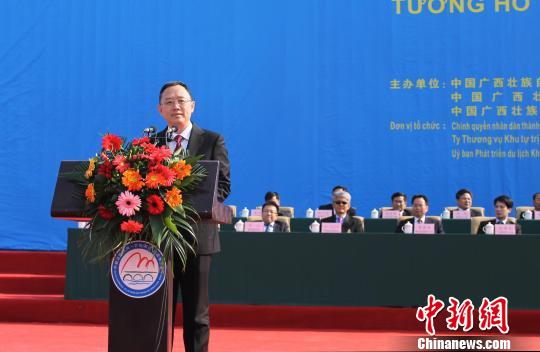 图为中共防城港市委书记金湘军在开幕式上致辞。　冯抒敏　摄